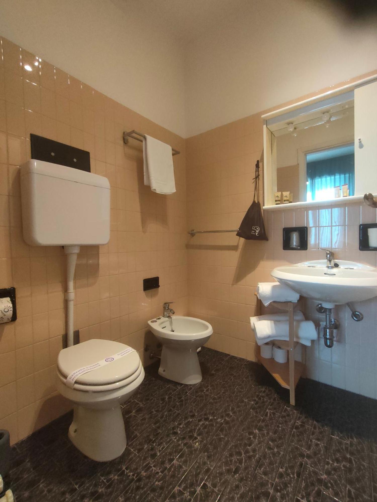 Albergo La Pescatrice Moniga del Garda Oda fotoğraf